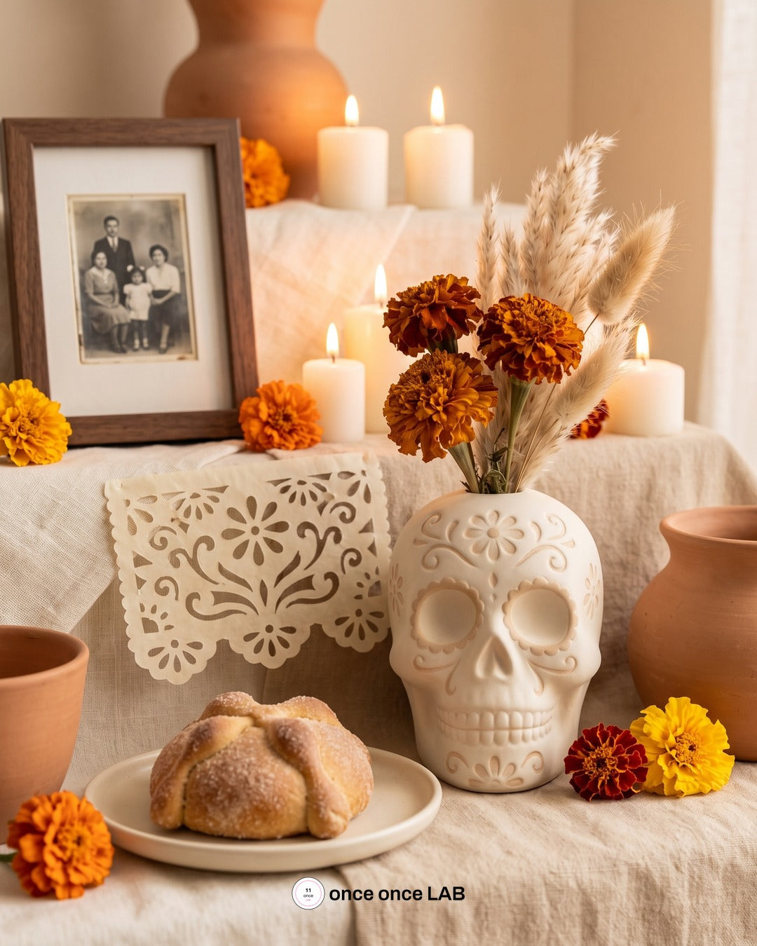 Florero Calavera Crema — Ofrenda Aesthetic de Día de Muertos — once once LAB
