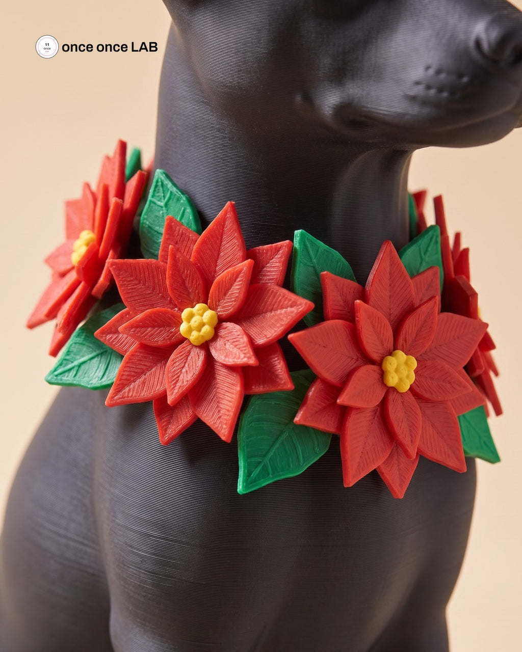 Xoloitzcuintle Navideño con Nochebuenas — Figura de Navidad Mexicana 18 cm — Once Once Lab