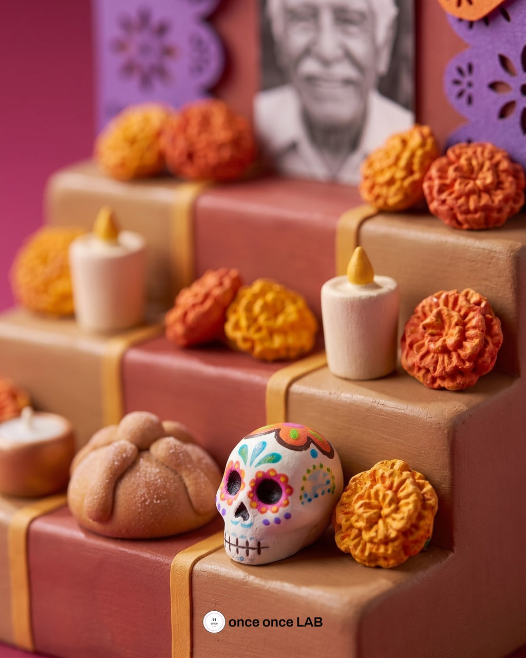 Mini Ofrenda de Escritorio — Altar de Día de Muertos con Portarretrato — once once LAB