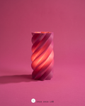 Lámpara de Mesa Escultural Espiral — Luz Cálida Ambiental (Rosa) — vista 1 | once once LAB