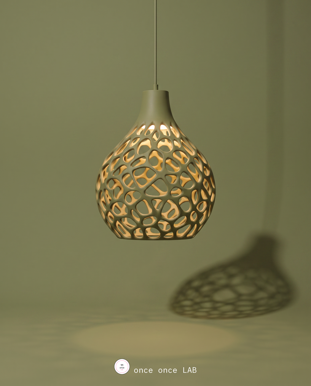 Lámpara Colgante Voronoi — Patrón Calado que Proyecta Luz (Verde) — vista 3 | once once LAB