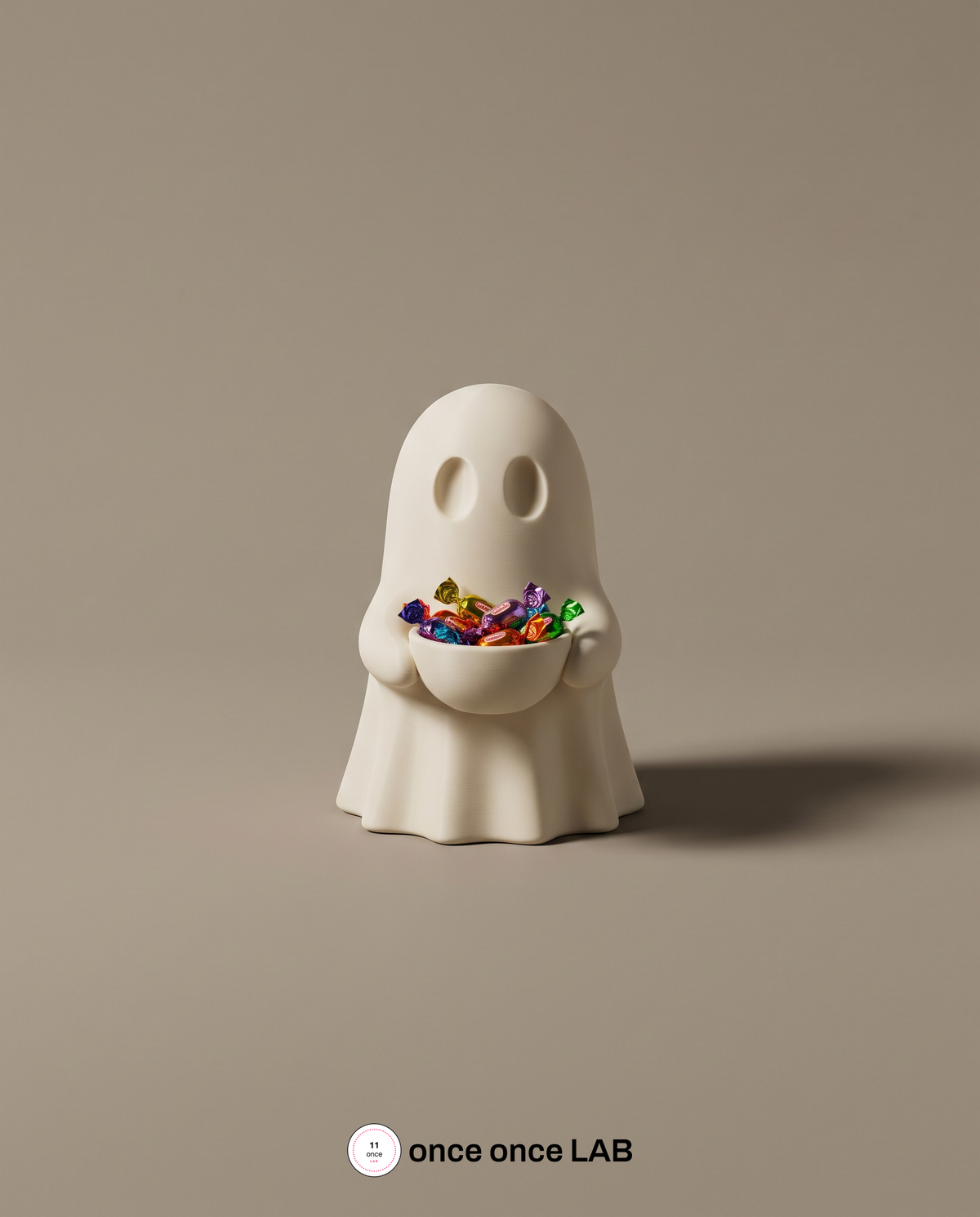 Dulcero con forma de fantasma lleno de dulces de Halloween
