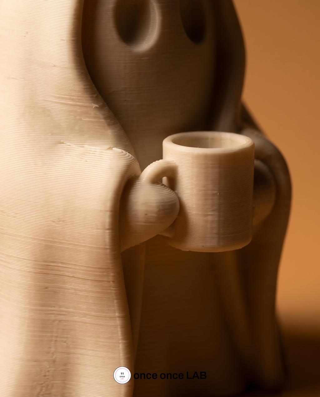 Fantasma con Cobija y Taza — Figura Decorativa Otoño — vista 3 | once once LAB