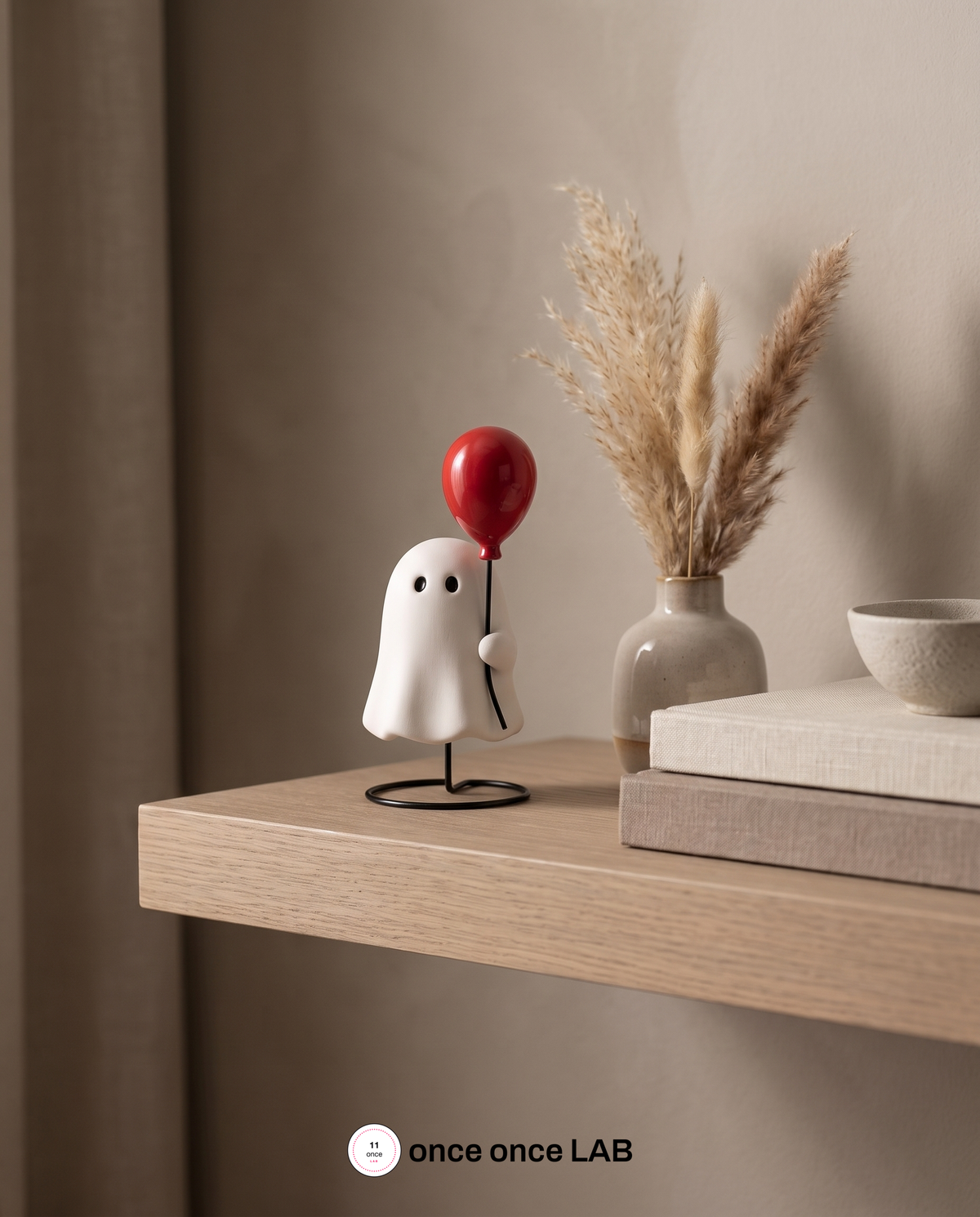 Fantasma con Globo — Figura Decorativa en Base — vista 4 | once once LAB