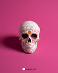 Calaverita personalizada con nombre en la frente y flores de cempasúchil