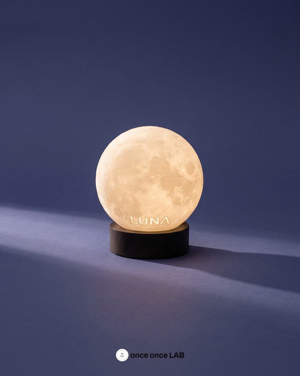 Lámpara luna con nombre — vista 1 | once once LAB