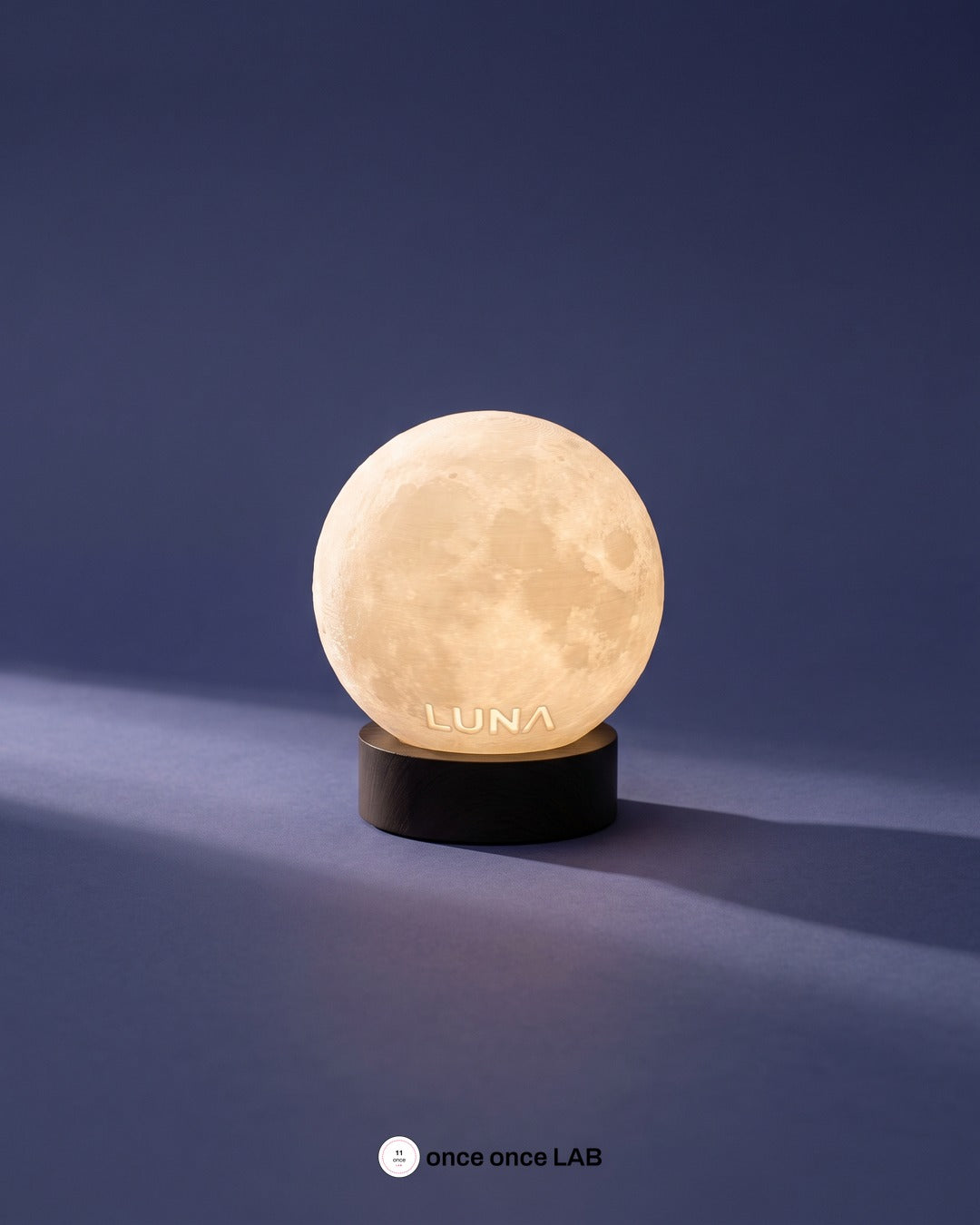 Lámpara luna con nombre — vista 1 | once once LAB