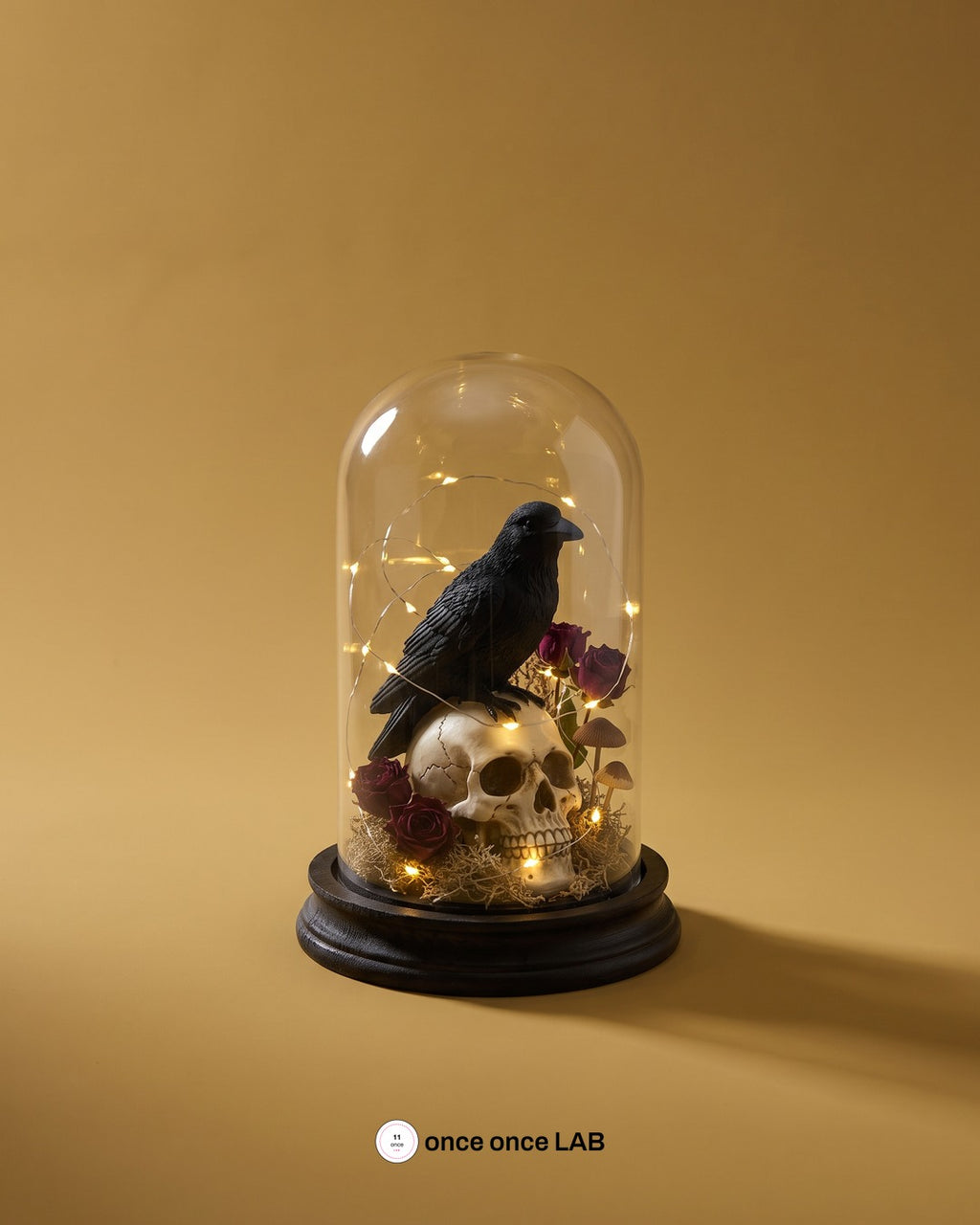 Campana Gótica con Cuervo y Calavera — Lámpara LED de Gabinete de Curiosidades para Halloween — Once Once Lab