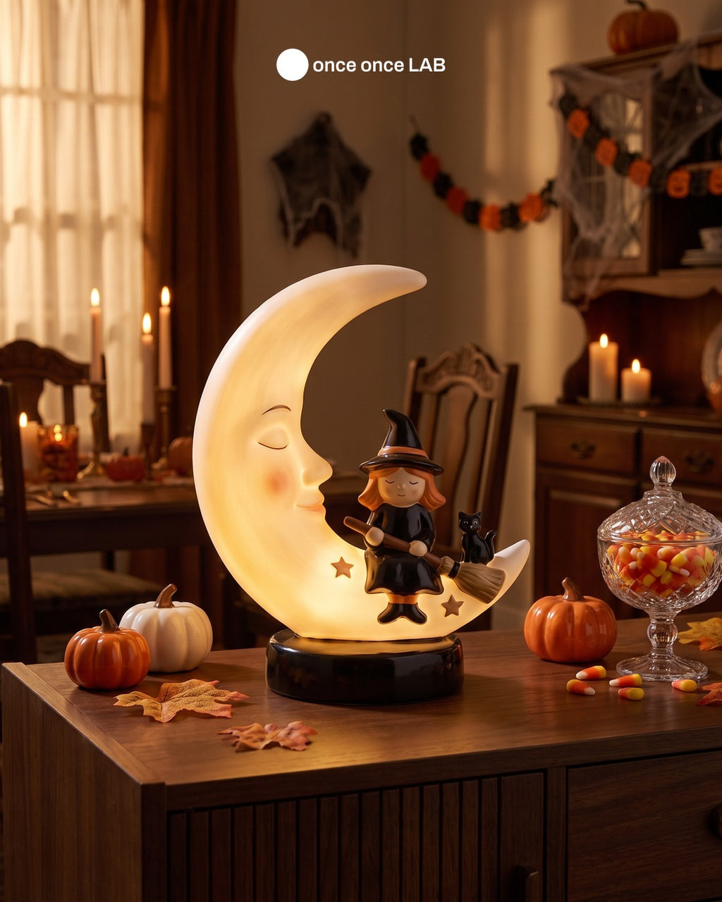Brujita sobre la Luna con Gatito — Lámpara LED Vintage de Halloween — Once Once Lab