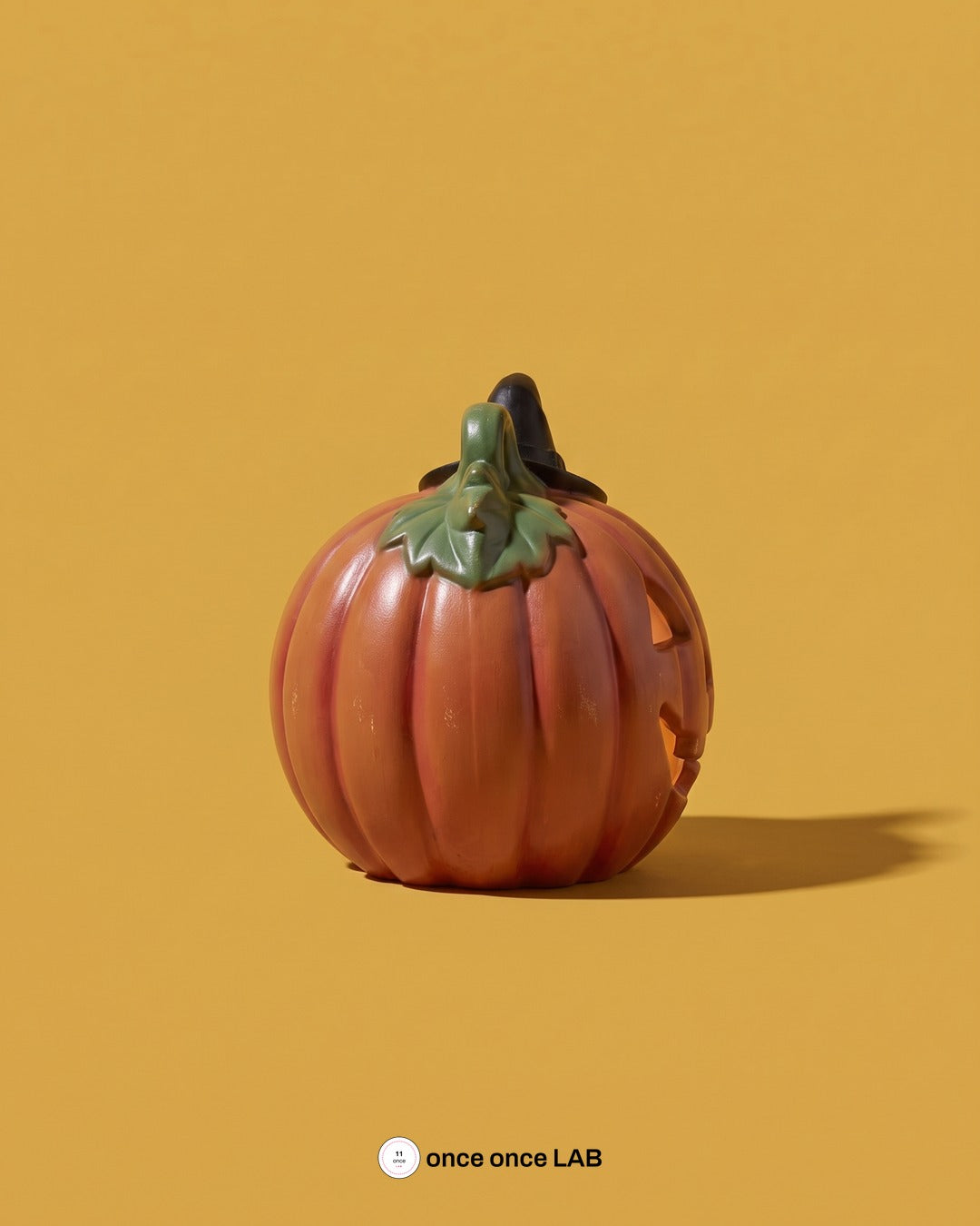 Calabaza Retro Vintage con Sombrero de Bruja — Lámpara LED de Halloween — once once LAB
