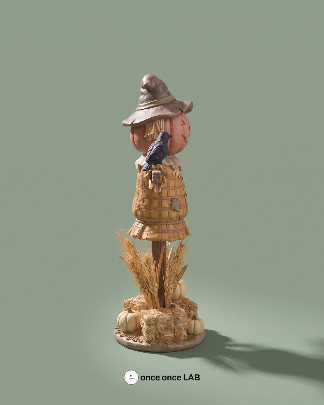 Espantapájaros Cabeza de Calabaza con Cuervo — Figura Decorativa de Otoño y Halloween — Once Once Lab