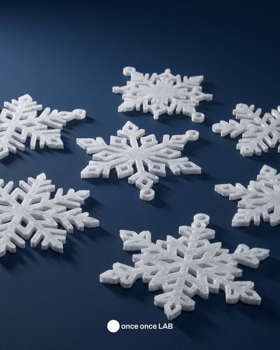 Set de 6 Copos de Nieve Efecto Hielo — Adornos Navideños Translúcidos 8-10 cm — Once Once Lab