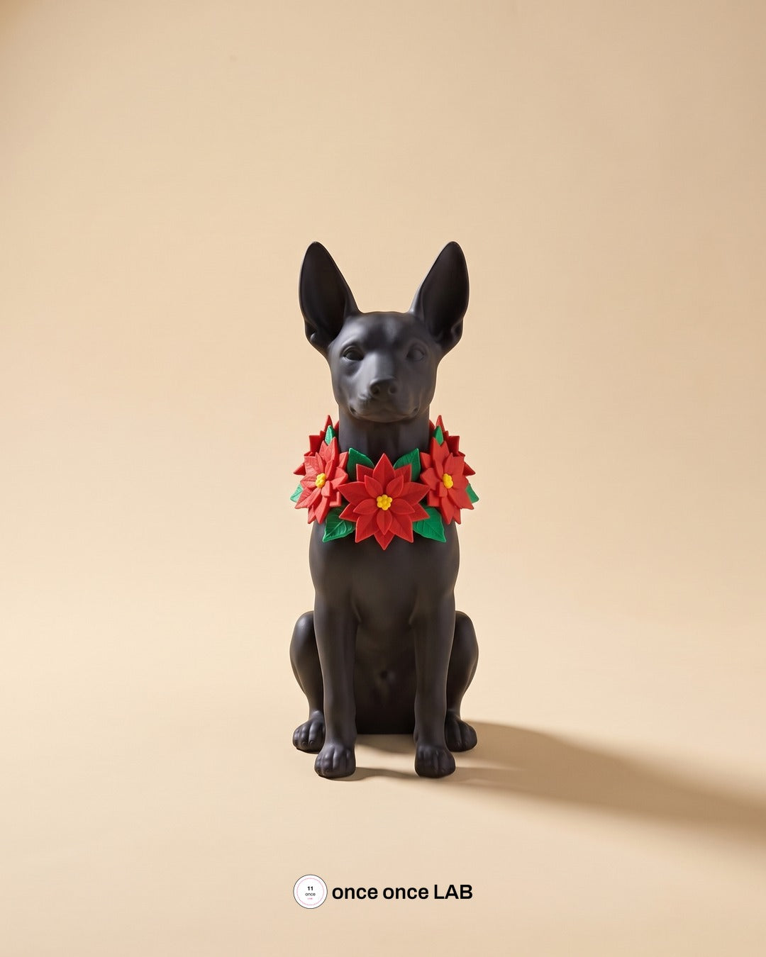 Xoloitzcuintle Navideño con Nochebuenas — Figura de Navidad Mexicana 18 cm — Once Once Lab