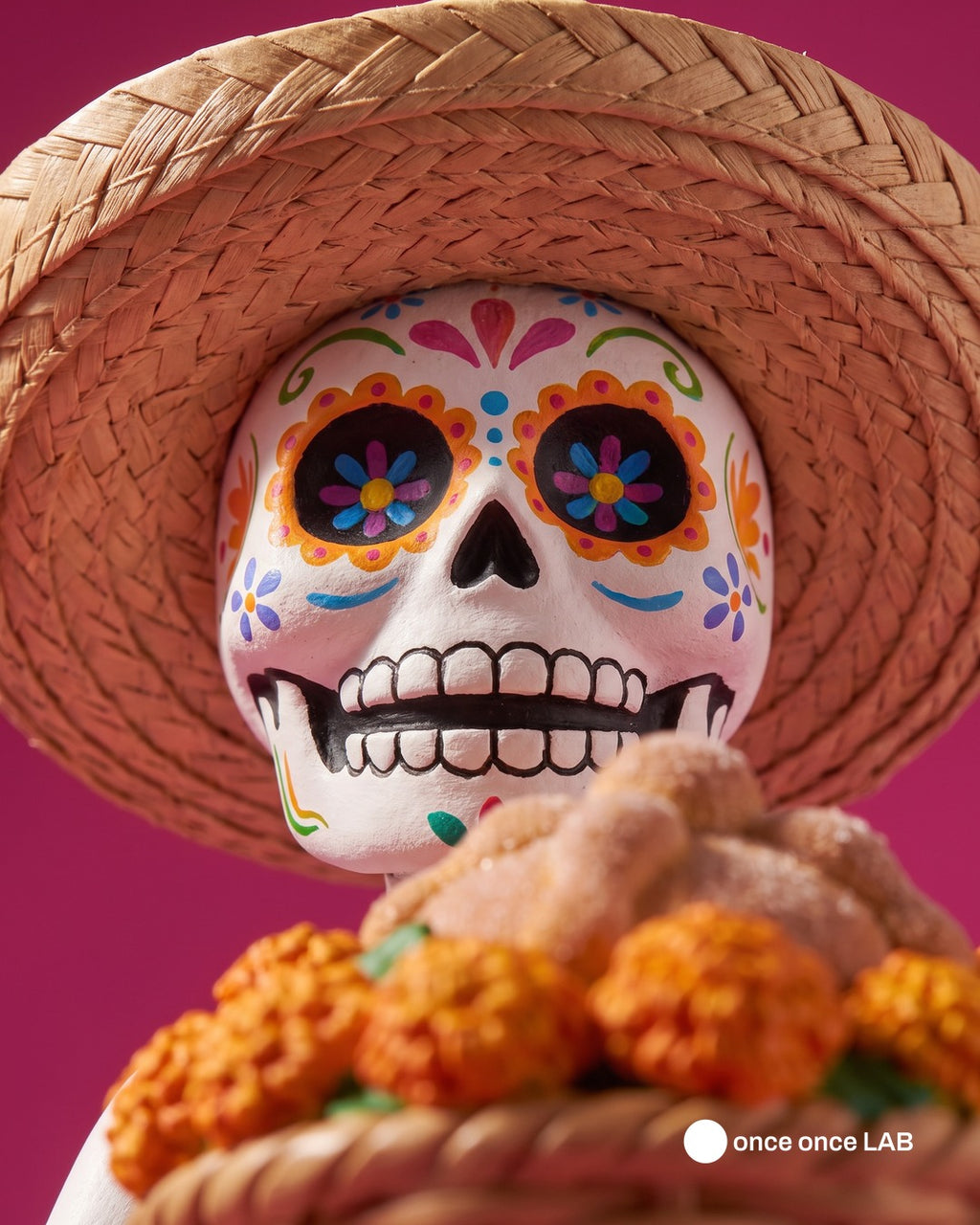 Calaverita Ciclista con Canasta de Cempasúchil — Figura para Ofrenda de Día de Muertos — Once Once Lab