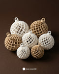 Set de 7 Esferas Lattice Champagne y Perla — Adornos Navideños 6, 8 y 10 cm — Once Once Lab