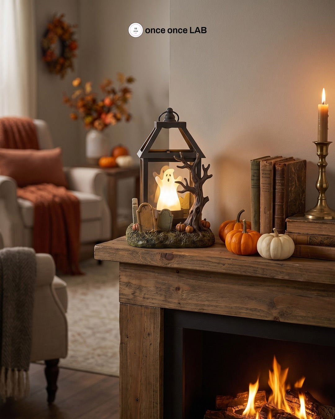 Cementerio Embrujado con Fantasma — Linterna LED Vintage de Halloween — once once LAB