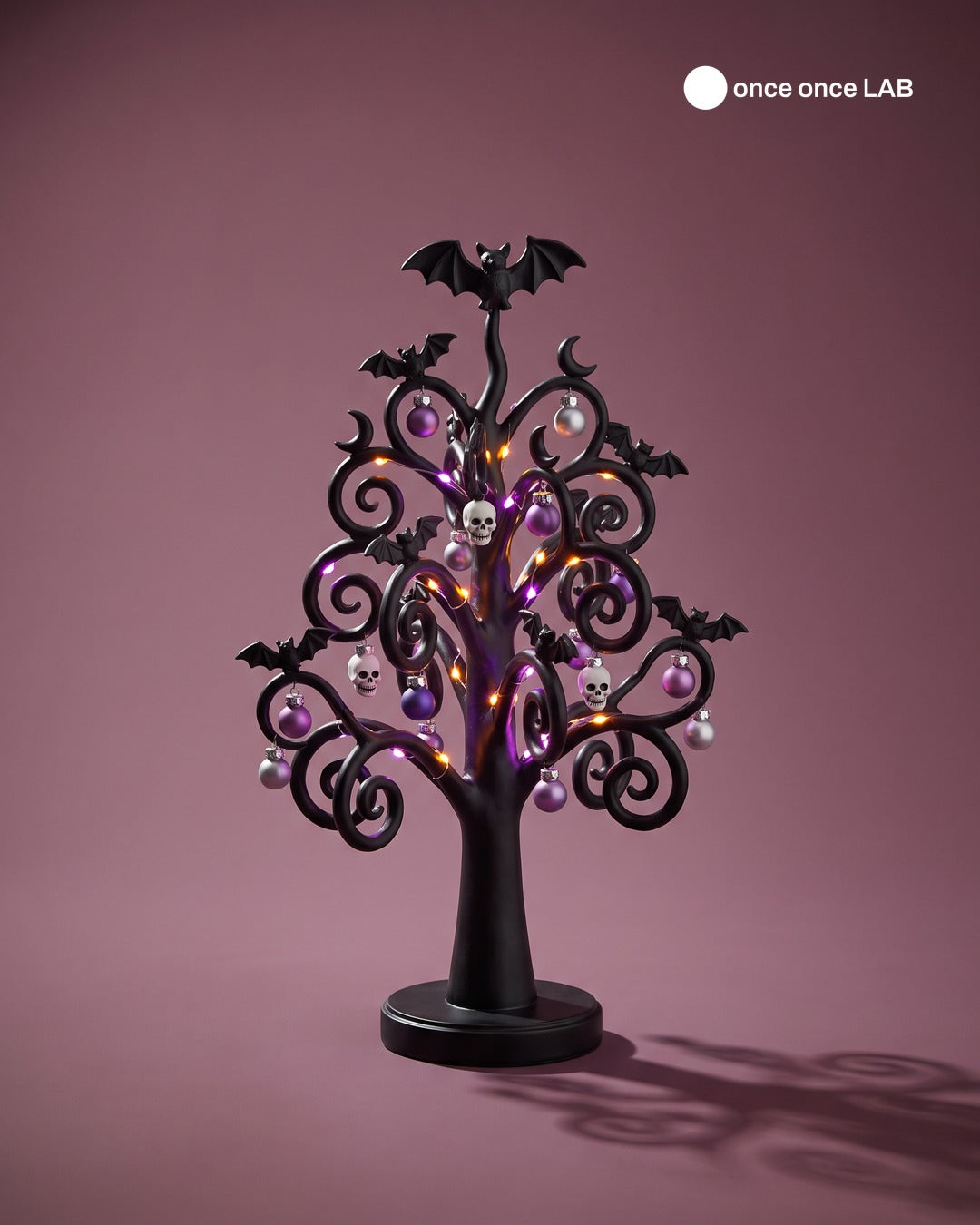 Árbol Gótico con Murciélagos y Calaveritas — Lámpara LED de Halloween a Navidad — once once LAB
