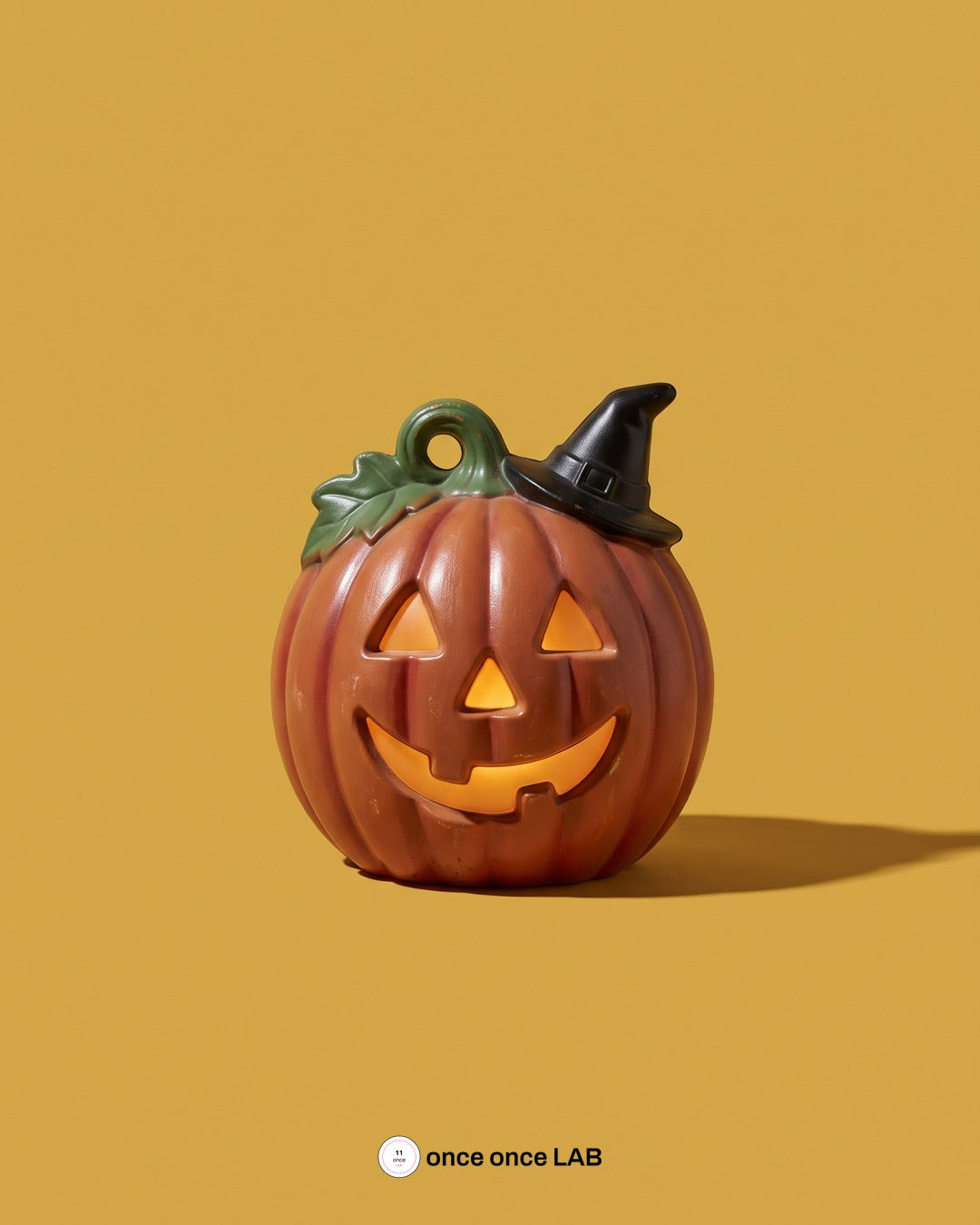 Calabaza Retro Vintage con Sombrero de Bruja — Lámpara LED de Halloween — once once LAB