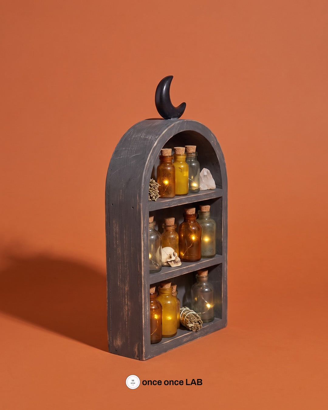 Botica de Bruja con Pociones — Repisa Lámpara LED Vintage de Halloween — once once LAB