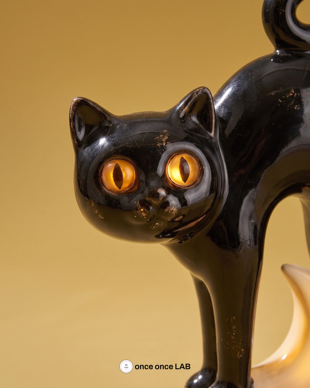 Lámpara Gato Negro Retro con Luna — Luz LED de Halloween Vintage — once once LAB