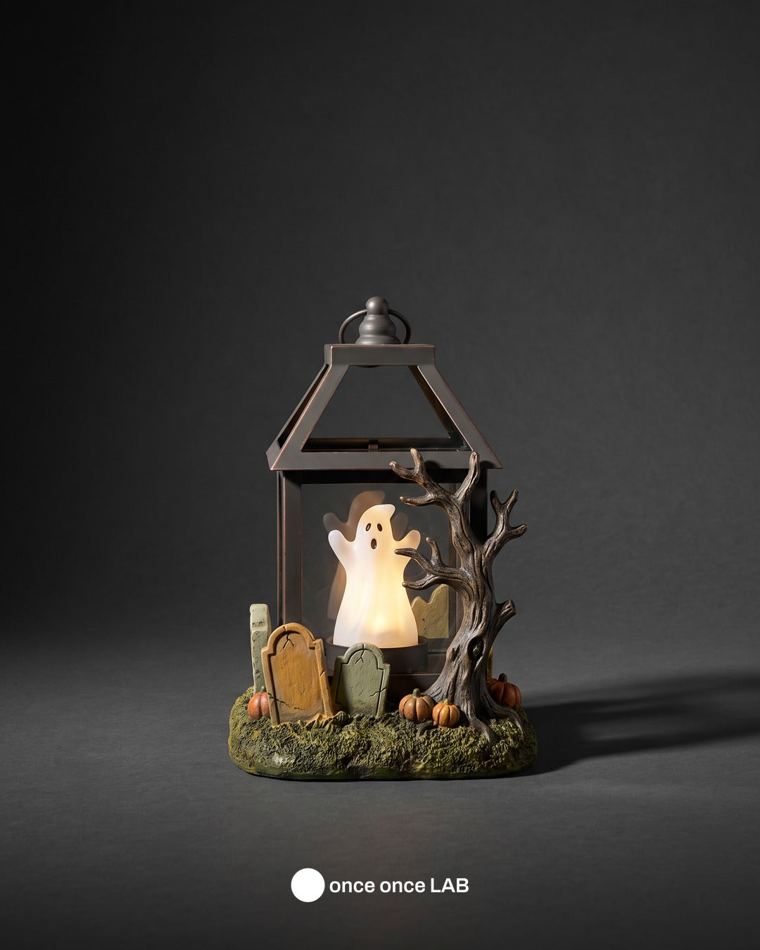 Cementerio Embrujado con Fantasma — Linterna LED Vintage de Halloween — once once LAB