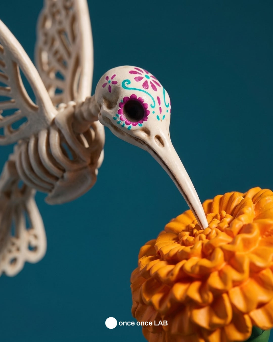Colibrí Esquelético en Cempasúchil — Figura para Ofrenda de Día de Muertos — once once LAB