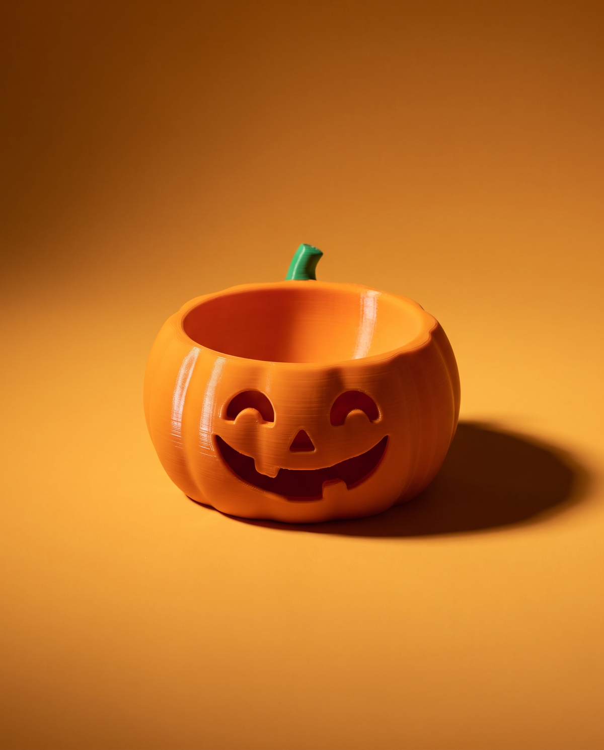 Tazón para perro con forma de calabaza de Halloween con croquetas
