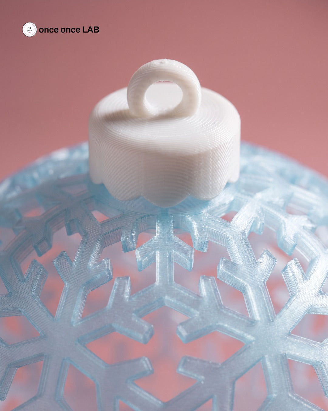 Esfera Jumbo de Copos de Nieve Azul Hielo — Adorno Navideño Calado 12 cm — Once Once Lab