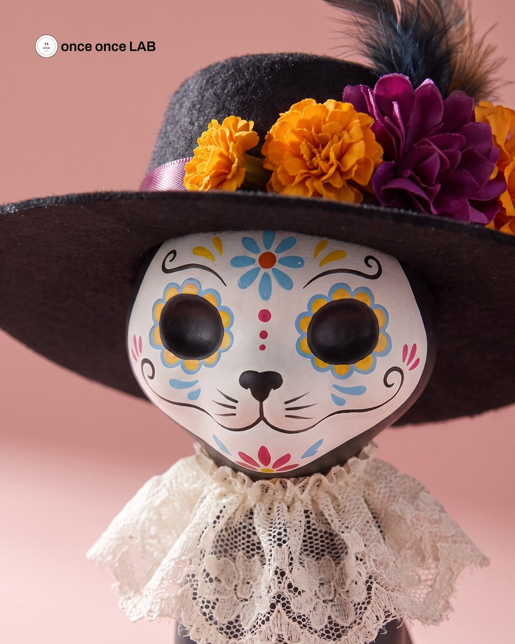 Gatita Catrina con Sombrero de Cempasúchil — Figura para Ofrenda de Mascotas Día de Muertos — Once Once Lab