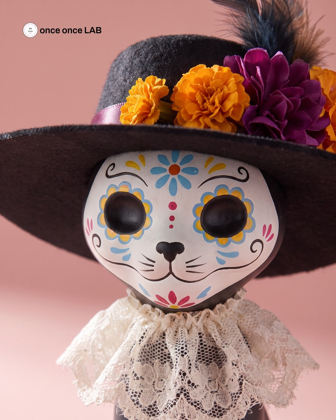 Gatita Catrina con Sombrero de Cempasúchil — Figura para Ofrenda de Mascotas Día de Muertos — Once Once Lab