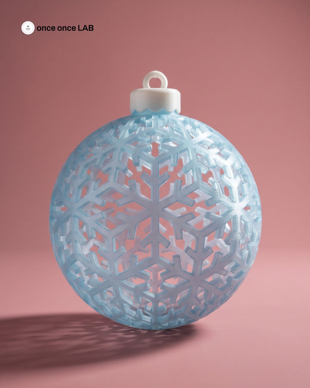 Esfera Jumbo de Copos de Nieve Azul Hielo — Adorno Navideño Calado 12 cm — Once Once Lab