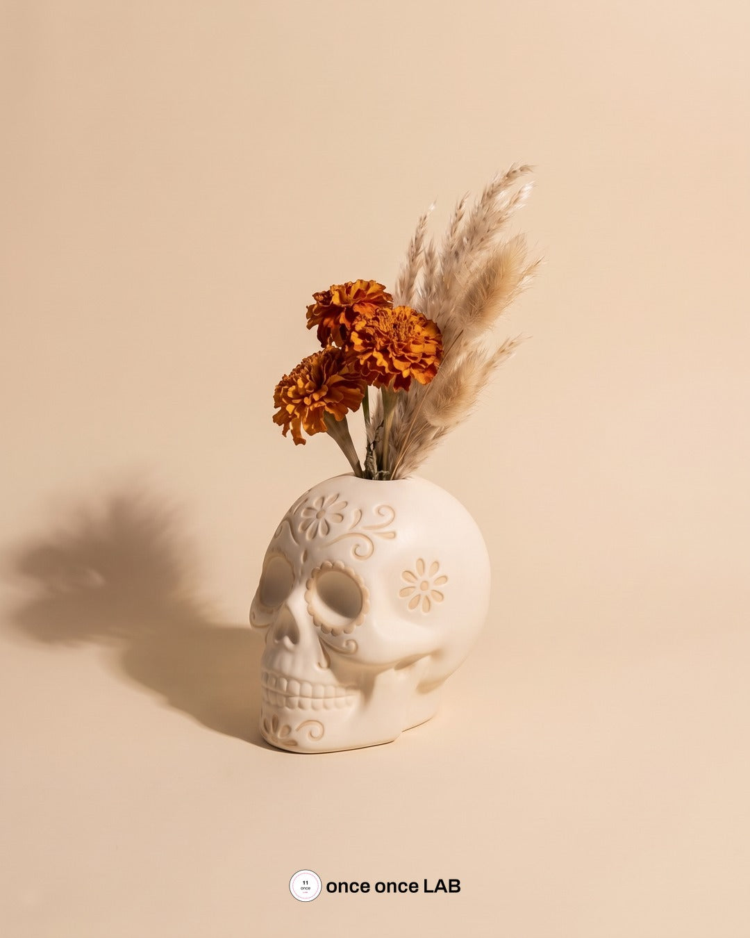 Florero Calavera Crema — Ofrenda Aesthetic de Día de Muertos — once once LAB