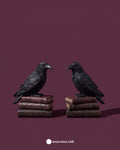 Sujetalibros Cuervo sobre Libros (Par) — Decoración Gótica de Halloween — once once LAB