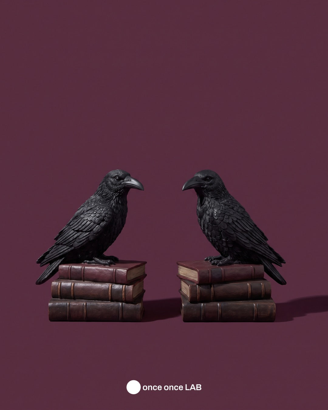Sujetalibros Cuervo sobre Libros (Par) — Decoración Gótica de Halloween — once once LAB