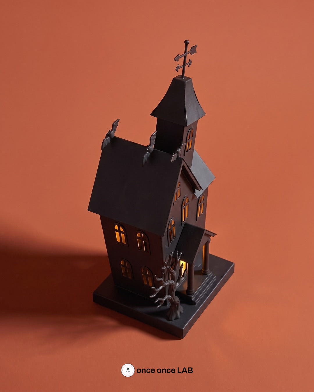 Casa Embrujada Portavela LED — Linterna Gótica de Halloween — once once LAB