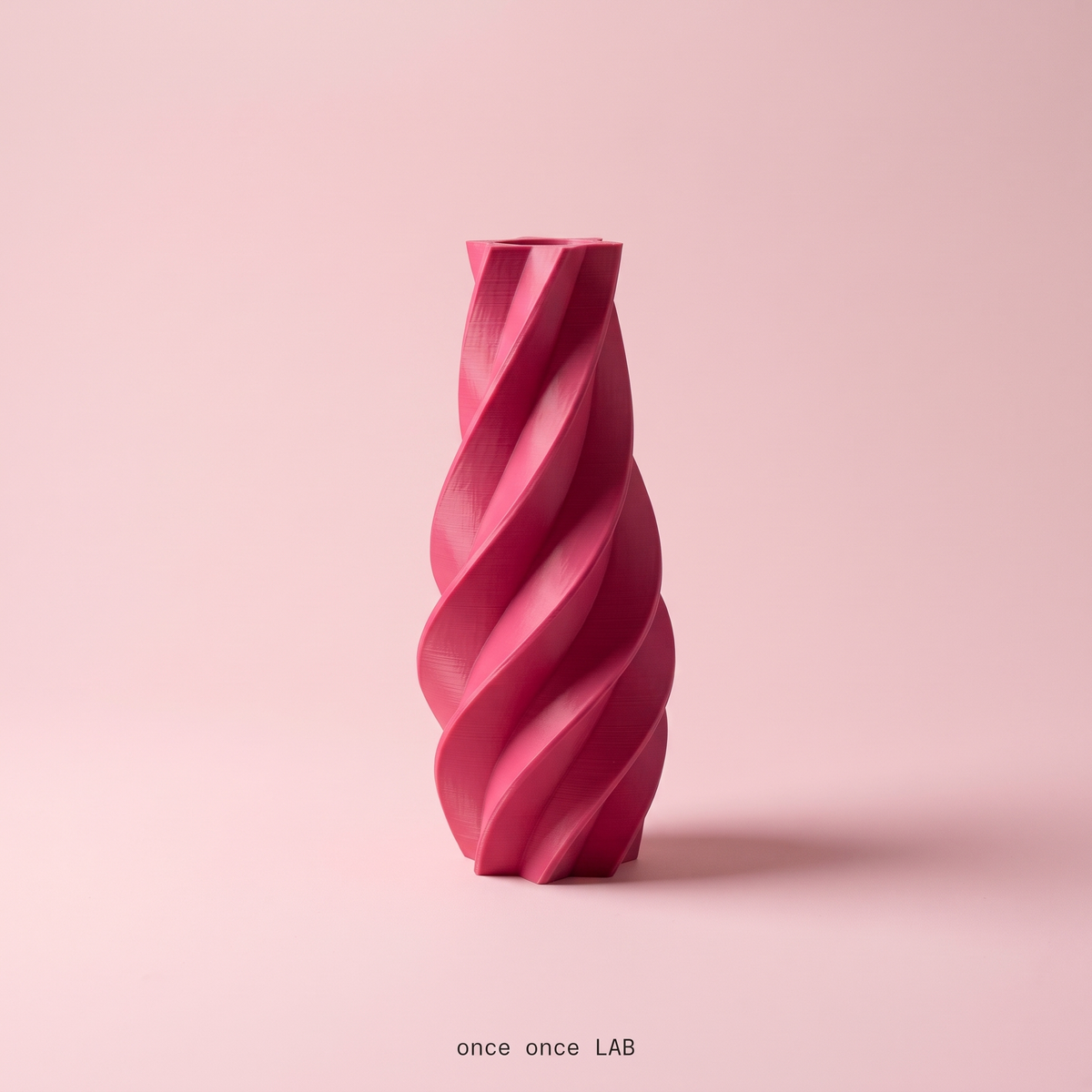 Jarrón Escultural Espiral — Decoración de Diseño (Rosa) — otro ángulo | once once LAB