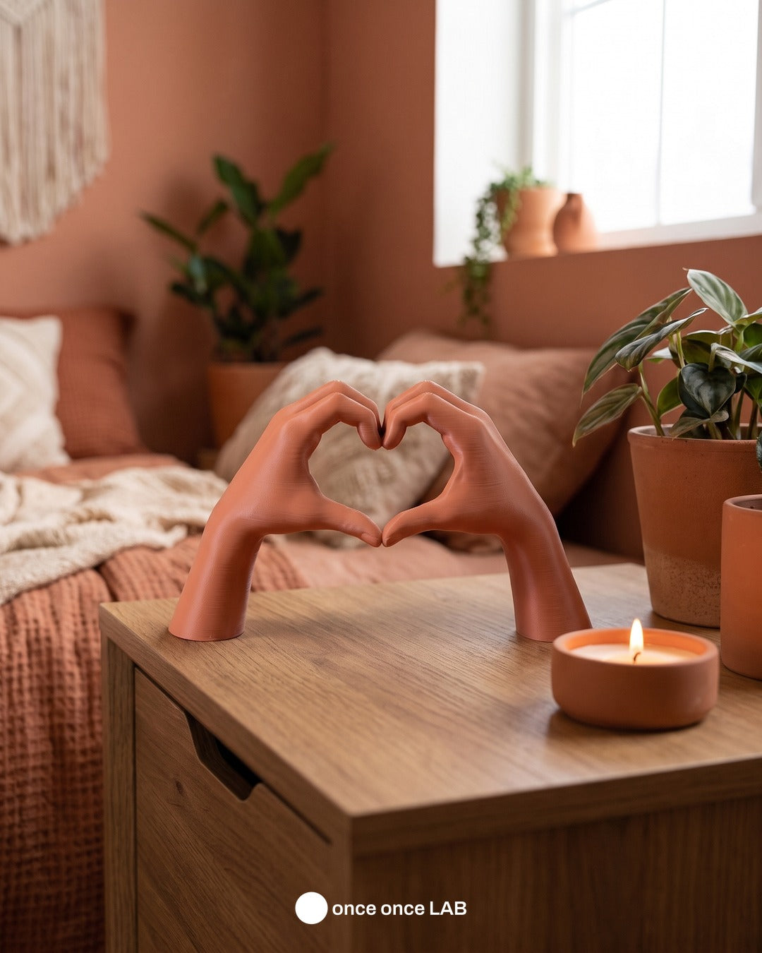 Manos en Corazón, en un espacio decorado