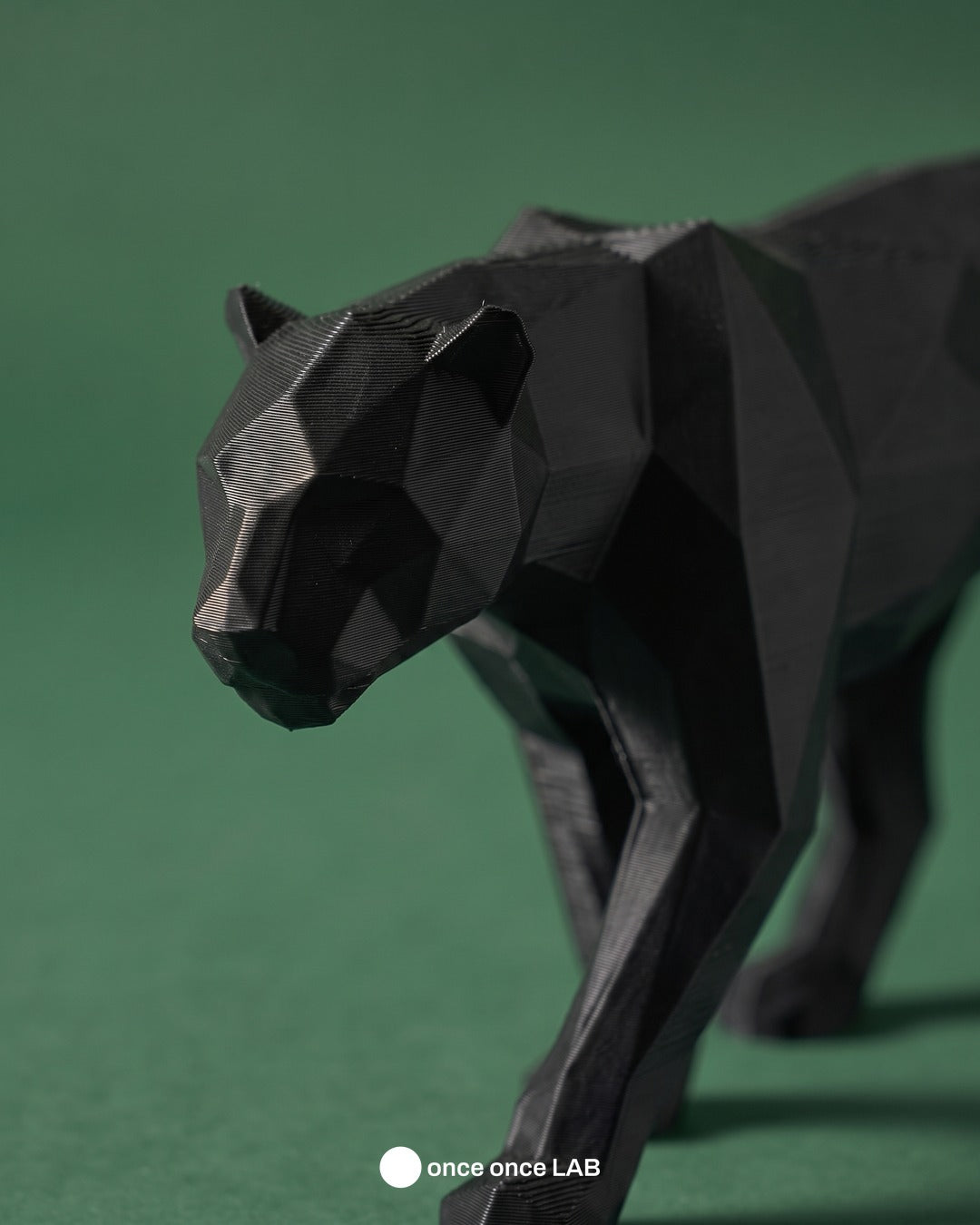 Pantera Geométrica, detalle del acabado mate