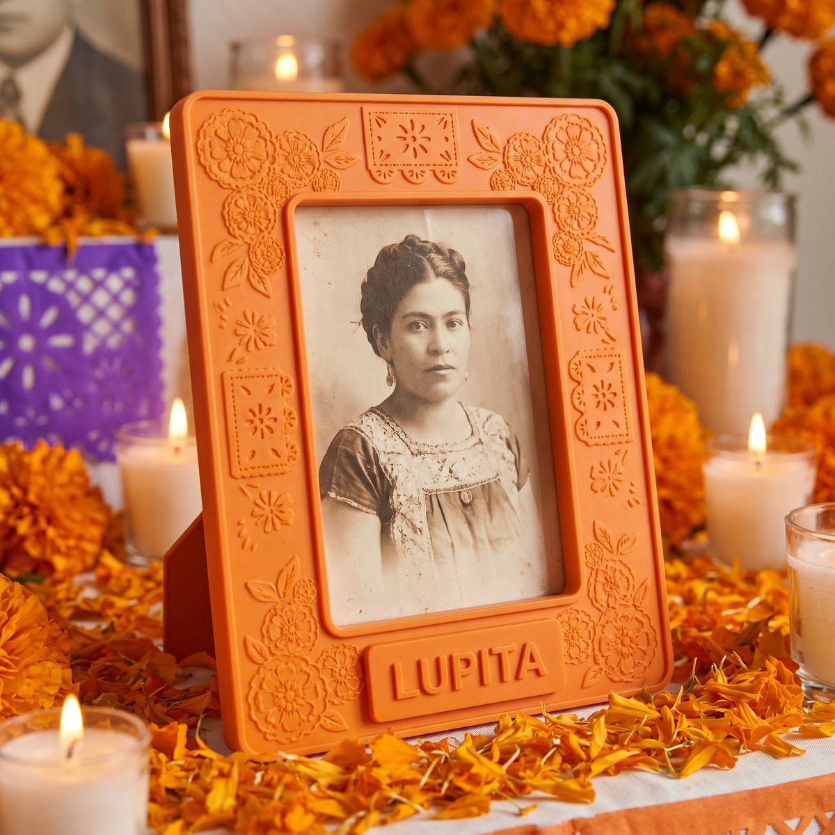 Portarretrato Día de Muertos con Cempasúchil y Papel Picado — vista 5 | once once LAB